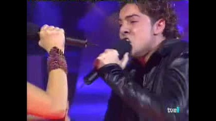 David Bisbal & Chenoa - Escondidos (live) 