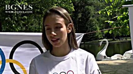 Мадлен Радуканова и Евелина Николова бягаха с олимпийския огън в Благоевград