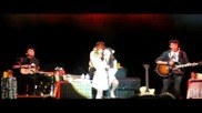 Selena Gomez, Nat Alex Wolff sing Ho Hey unicef benefit concert 2013