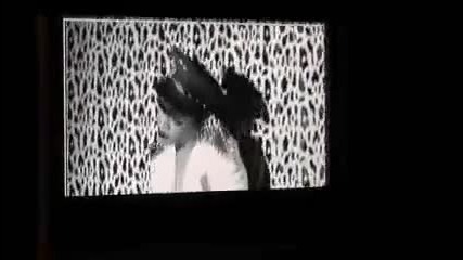 Зад кадър на Rihanna - Rockstar 101 