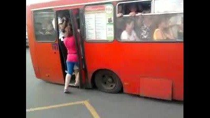 Много натоварен автобус
