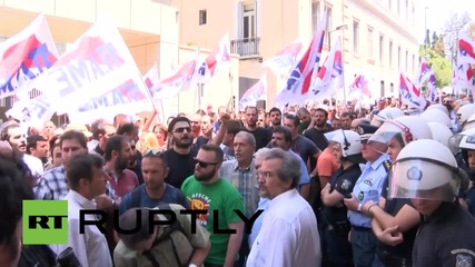 Greece: Clashes erupt as trade unionists try to storm Federation of Greek Industries