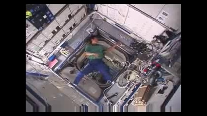 Какво се случва с бумеранг, хвърлен в космоса