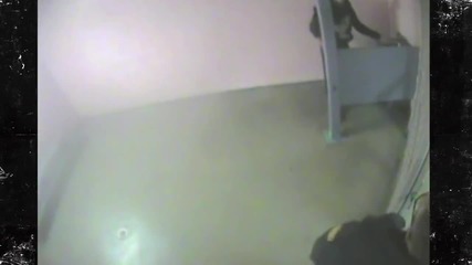 Полицията в Маями разпространи видео как Джъстин Бийбър пикае