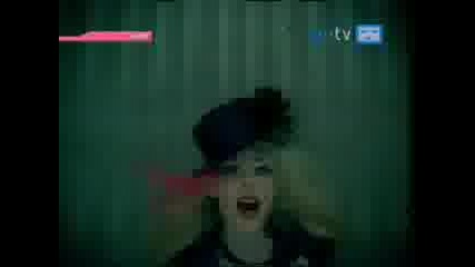 Avril Lavigne - Hot