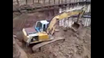 Liebherr Excavator unload Bagger Unfall Crazy and funny Driver crash accident Pelle Makina Car