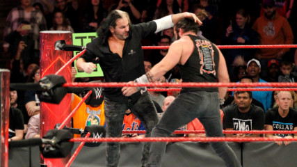 Matt Hardy interrupts Elias' latest performance: Raw, Nov. 20, 2017