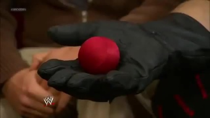 Кейн И Даниел Браян Играят На Топка