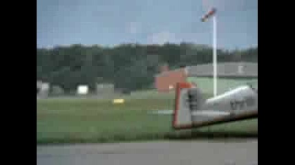 Приземяване На Самолет С Едно Крило - Невеpoятно