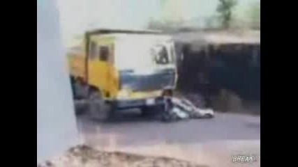 Много Гаден Инцидент Моторист Vs Камион, Челен удар !!!
