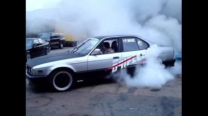 M5 E34 зверски Burnout 