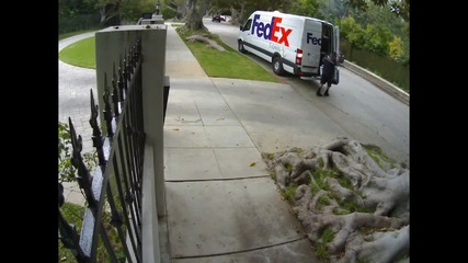 Ето как куриер от Fedex си върши работата
