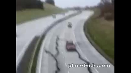 магистрала поглъща автомобил 
