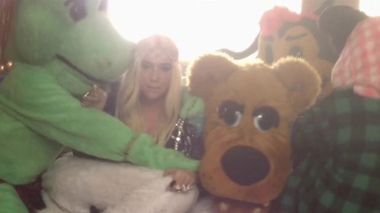 Ke$ha - C'mon ~~ ( Official Music Video )