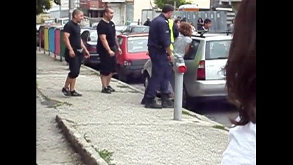 Полицаи арестуват надрусан - Бургас 