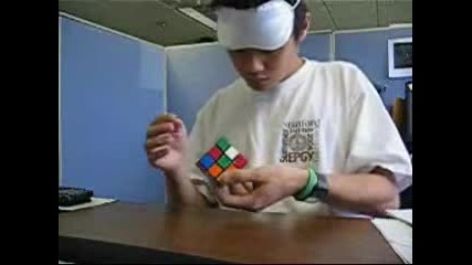 Умен Японец Сглобява Magic Cube Лол