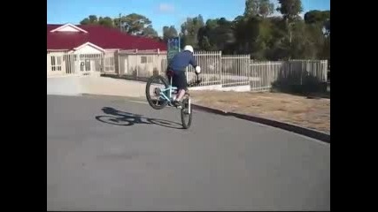 Майсторски изпълнения с Bmx 