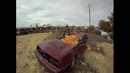 Пускат Голяма Тиква Върху Кола