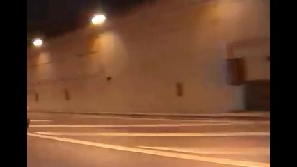 Ненормалници карат Ферари - та по магистралата 