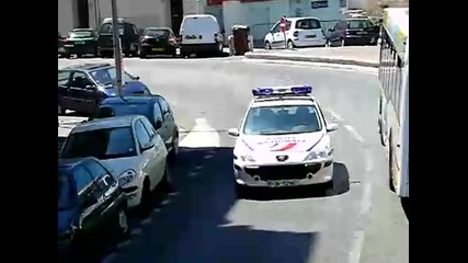 Адски бавна полицейска кола в Марсилия 
