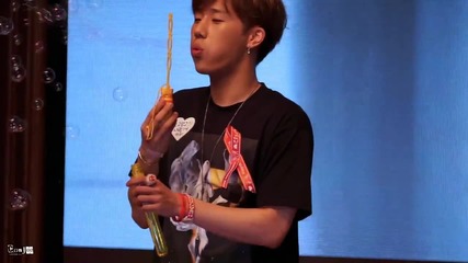 150530 Sunggyu Blowing Bubbles @ Boramae fansign