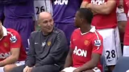 Man United squad taking photo 