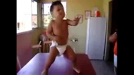 Бразилско бебе танцува самба оригинал