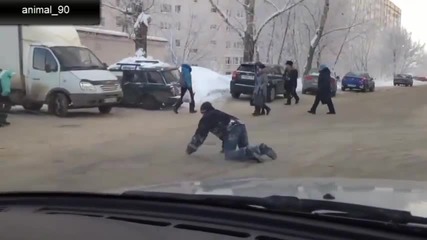 Пияни пешеходци на пътя в Русия