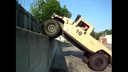 Hummer се катери по стена - с по - добро качество 