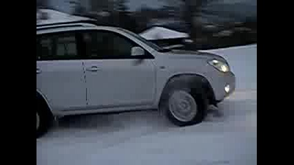 Toyota Rav4 - В Сняг :) (мимо)