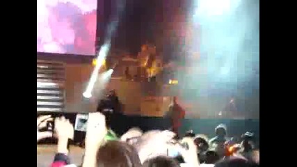 Joe Jonas - Изяден от фенове