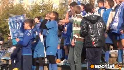 Радост на сините юноши след 3:0 над Чавдар