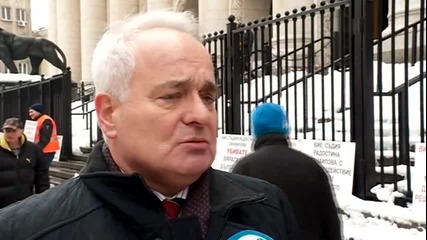 Новото ръководство на колоезденето на протест, 2 години чака вписване в съда