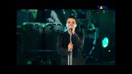 (превод) Robbie Williams Feel live at Knebworth 2003 