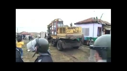Цигани се бият с багер