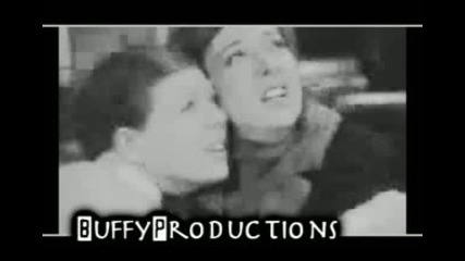 wilol and tara - I Kissed A Girl