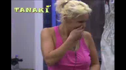 Корнелия Се Опитва да Възбуди Христо - Big Brother F 20.04.10 