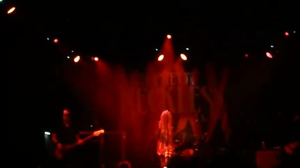 The Pretty Reckless - Light Me Up (live in Los Angeles 2-11-11)