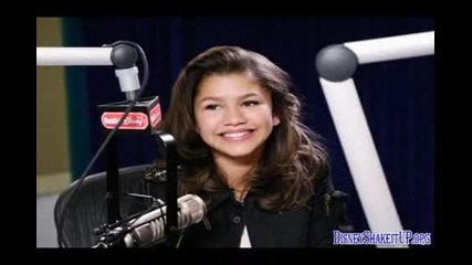 Bella Thorne Vs Zendaya