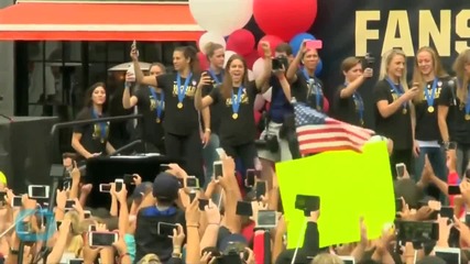 Team USA's Ashlyn Harris -- Obama Has a Crush On Carli Lloyd!