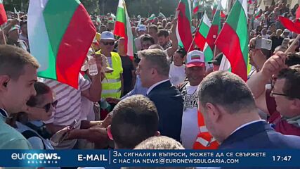 Делян Пеевски пристигна в парламента за вота на недоверие