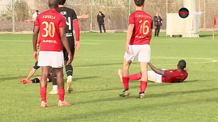 Амос Юга бе изгонен след втори жълт картон