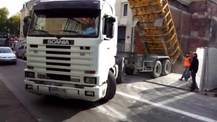 scania 143 H streamline chantier gillet tp la dent creuse a Troyes rue charles de gaulle