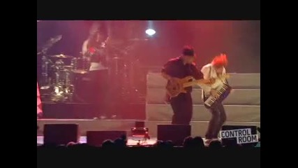 Rihanna - Shut Up And Drive (live)