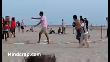 араби се млатят на плажа