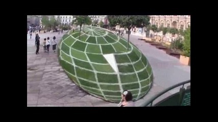 Уникaлна илюзия в центъра на Париж