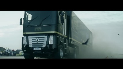 Рекорд на Гинес - Скок с камион върху болид от Формула 1