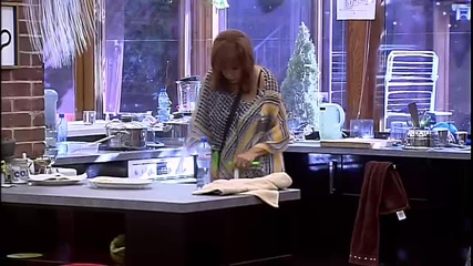 Неделното почистване на Кичка
