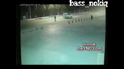 Кола блъска човек мно лошо 