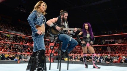 Sasha Banks, Bayley & Mickie James interrupt Elias: Raw, Dec. 18, 2017